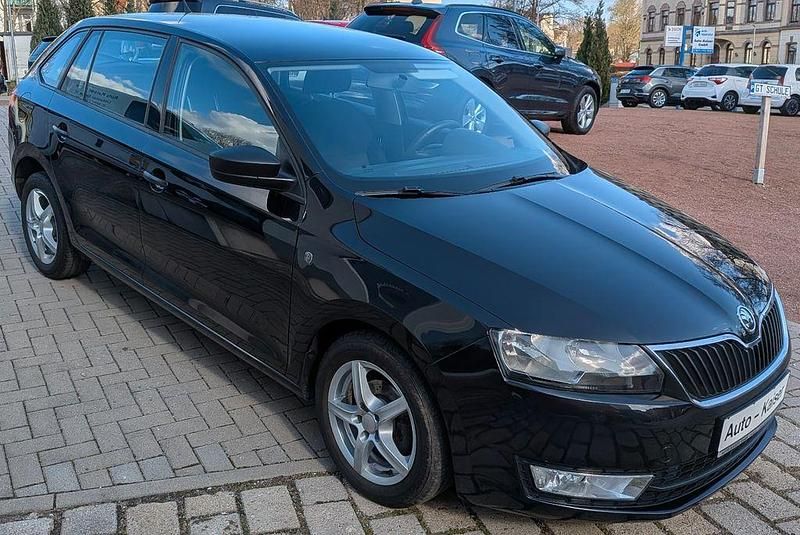 Gebraucht Skoda Rapid Active 86 PS (63 kW) 2014 Schwarz Kleinwagen