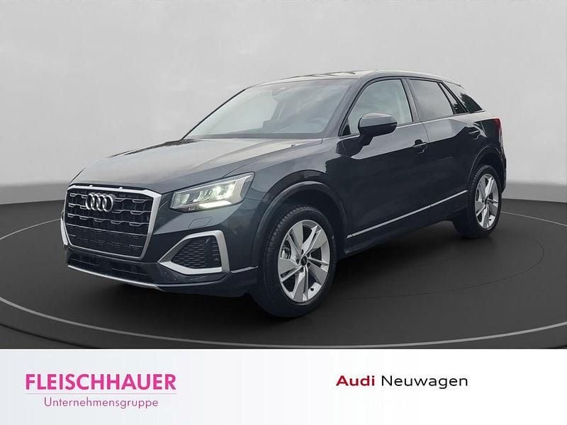 Manhattangrau metallic Neu 2025 Audi Q2 Advanced Plus SUV | 34.990 € (Guter Preis) - Bild 1/4