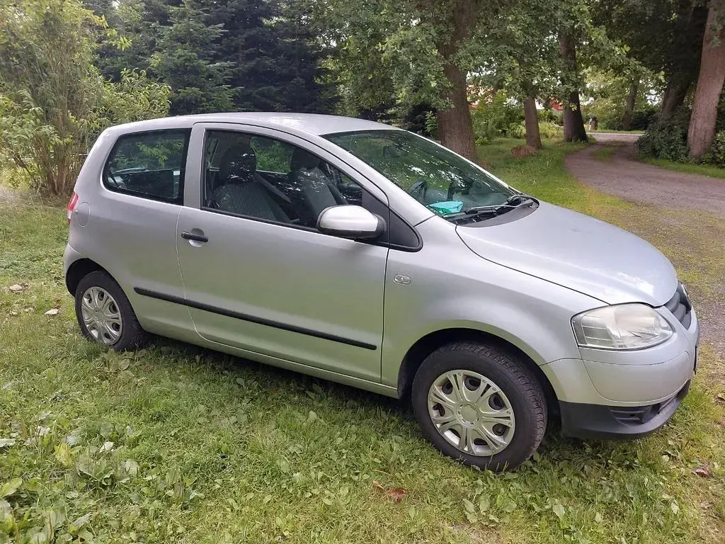 Gebraucht VW Fox 54 PS (39 kW) 2006 Silber Kleinwagen