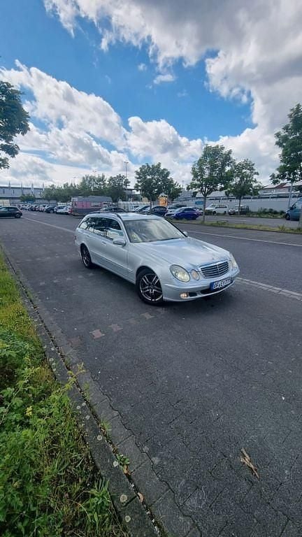Grau Gebraucht 2006 Mercedes E320 Limousine | 2.900 € (Guter Preis) - Bild 1/4