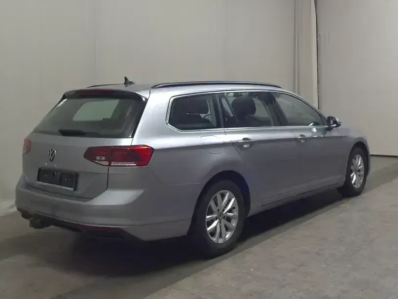 Gebraucht VW Passat Business 150 PS (110 kW) 2023 Silber Kombi
