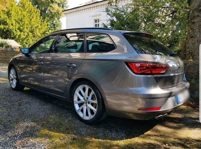 Grau Gebraucht 2017 Seat Leon ST FR Kombi | 17.499 € (Fairer Preis) - Bild 1/4