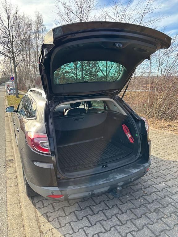 Gebraucht Renault Mégane III Bose Edition 131 PS (96 kW) 2014 Braun Limousine