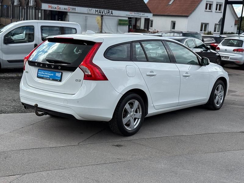 Gebraucht Volvo V60 150 PS (110 kW) 2017 Weiß Kombi