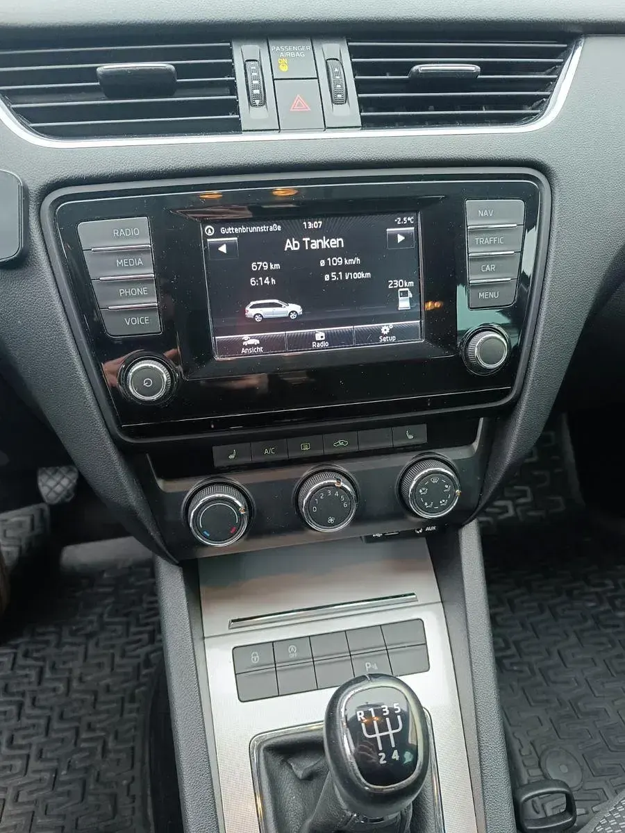 Gebraucht Skoda Octavia Ambition 105 PS (77 kW) 2015 Grau Kleinwagen
