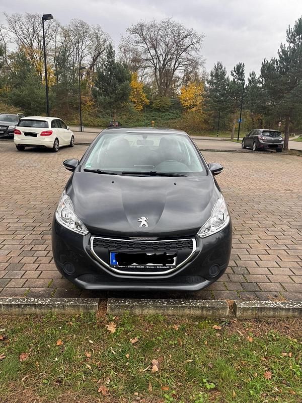 Grau Gebraucht 2013 Peugeot 208 Kleinwagen | 5.400 € (Teuer) - Bild 1/4