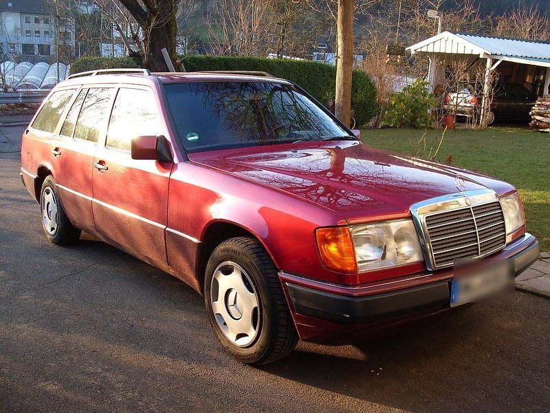 Gebraucht Mercedes E230 132 PS (97 kW) 1992 Rot Kombi