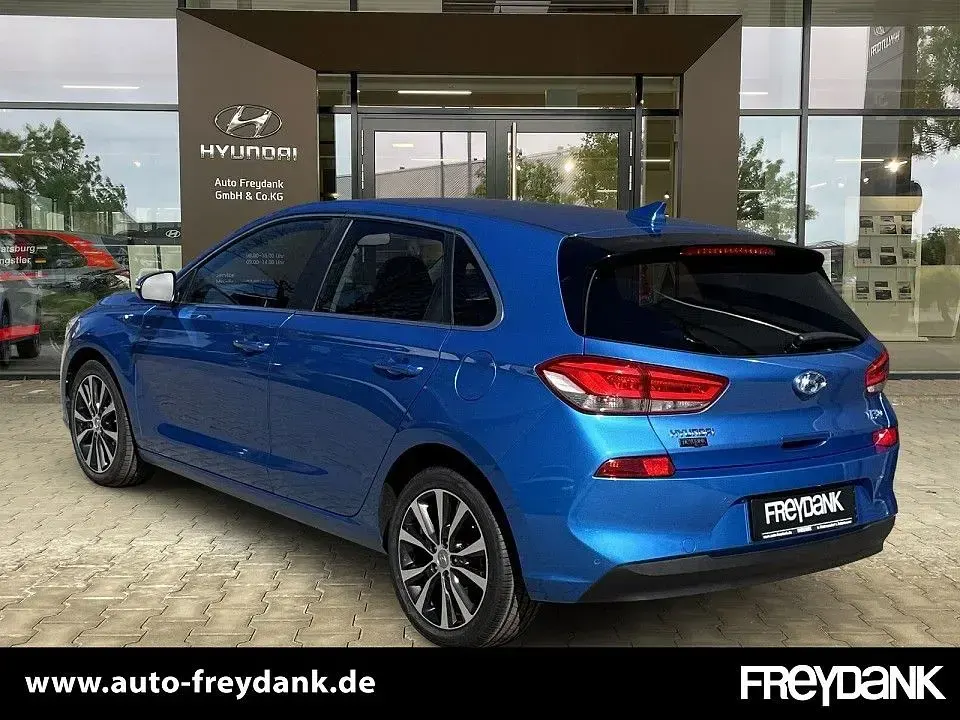 Gebraucht Hyundai i30 Style 120 PS (88 kW) 2018 Ara blue Limousine
