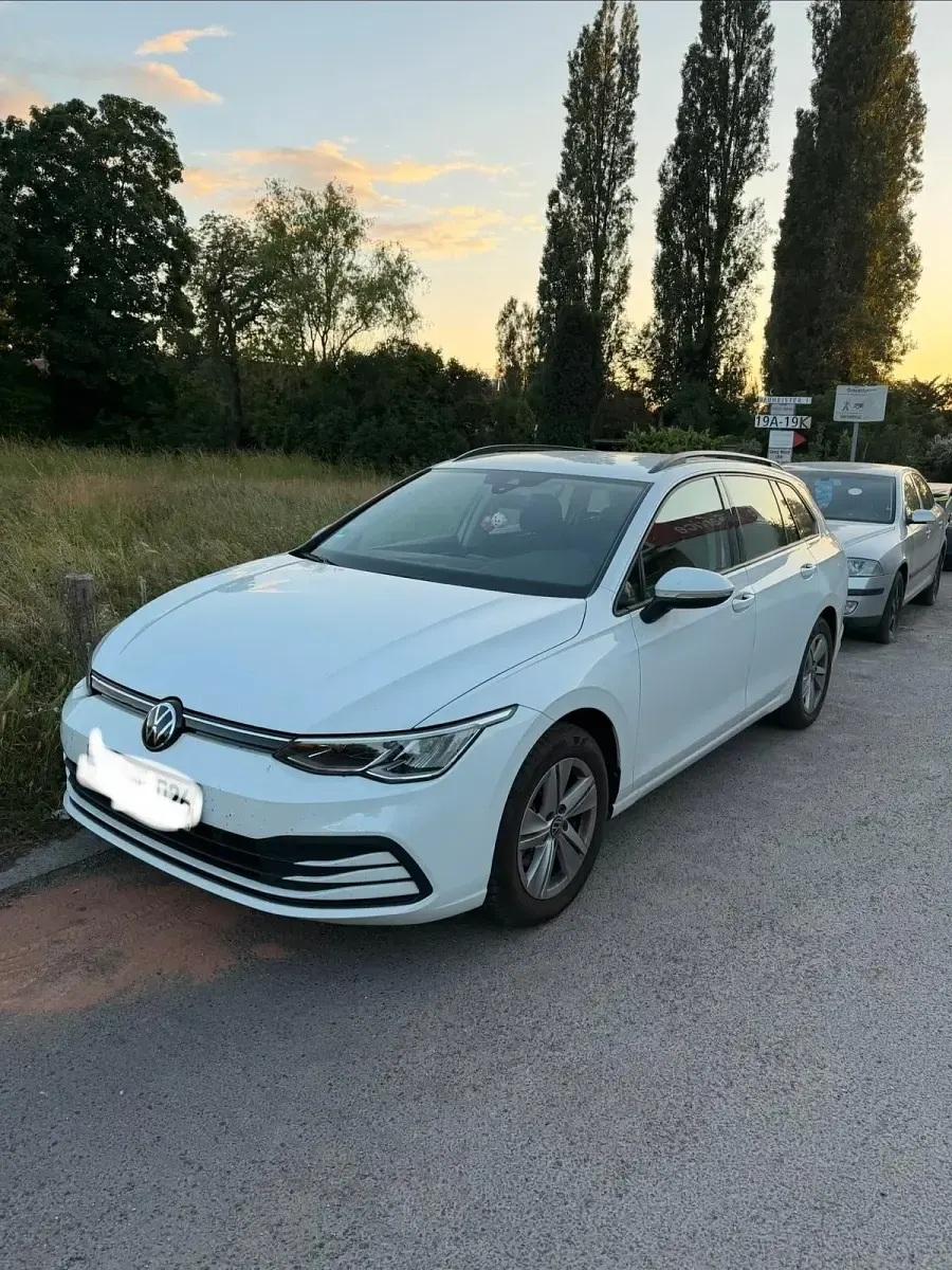 Gebraucht VW Golf VIII 110 PS (80 kW) 2022 Weiß Kombi