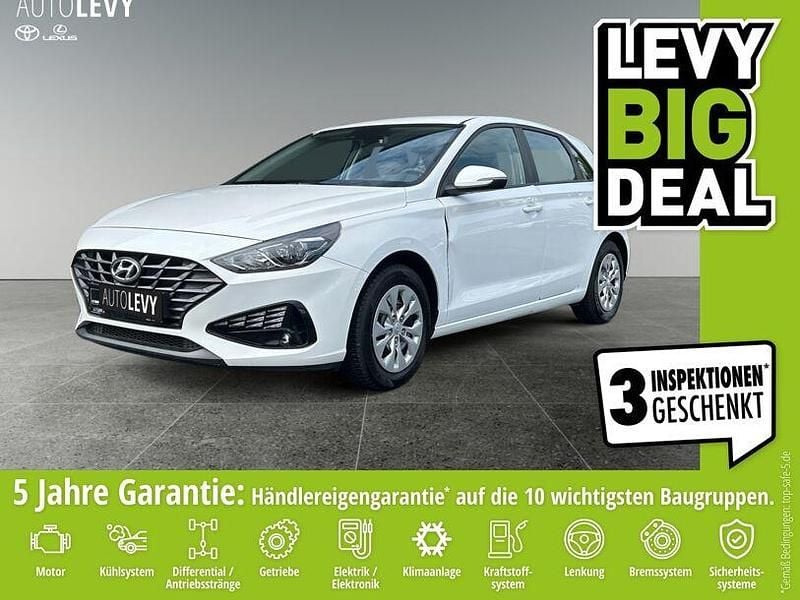 Polar white / sol Gebraucht 2022 Hyundai i30 Pure Limousine | 12.888 € (Superpreis) - Bild 1/4