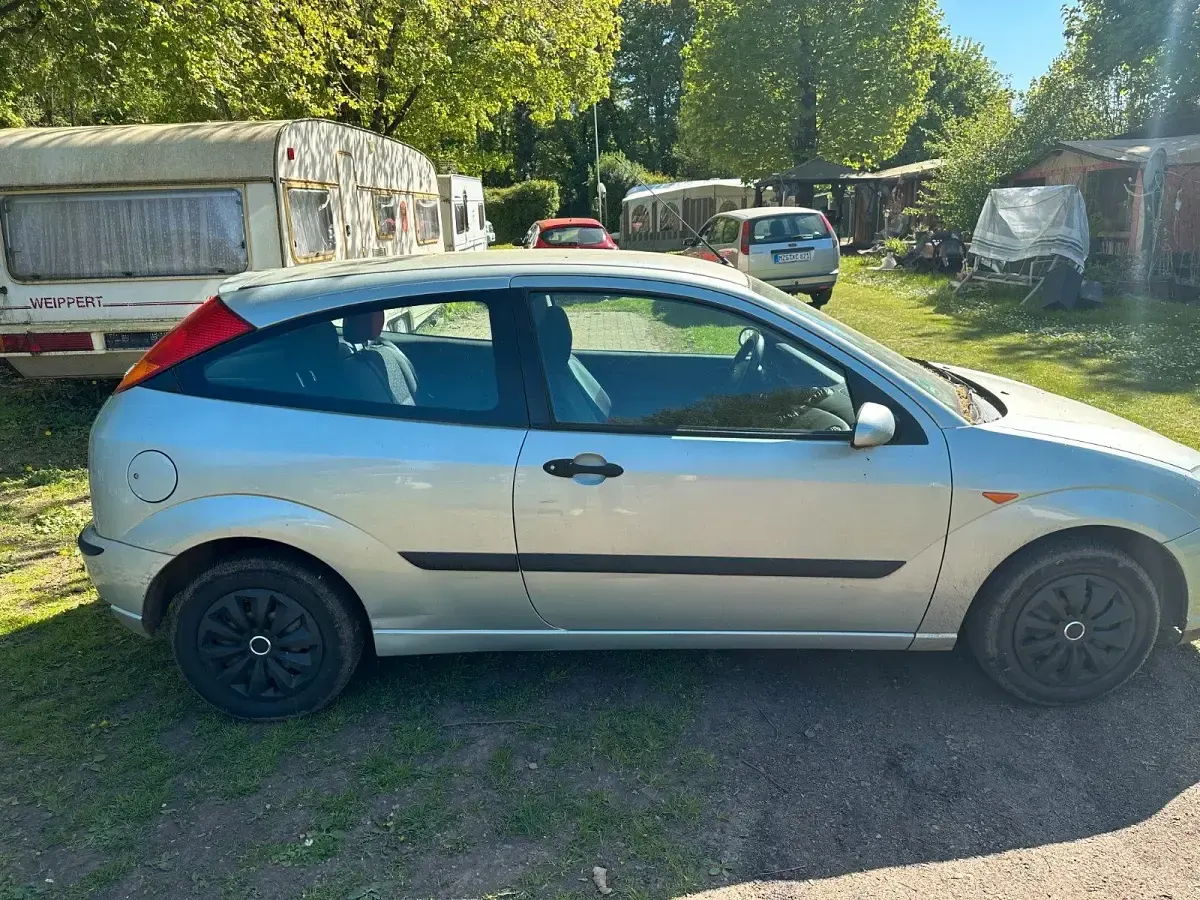 Gebraucht Ford Focus 101 PS (74 kW) 2003 Silber Limousine