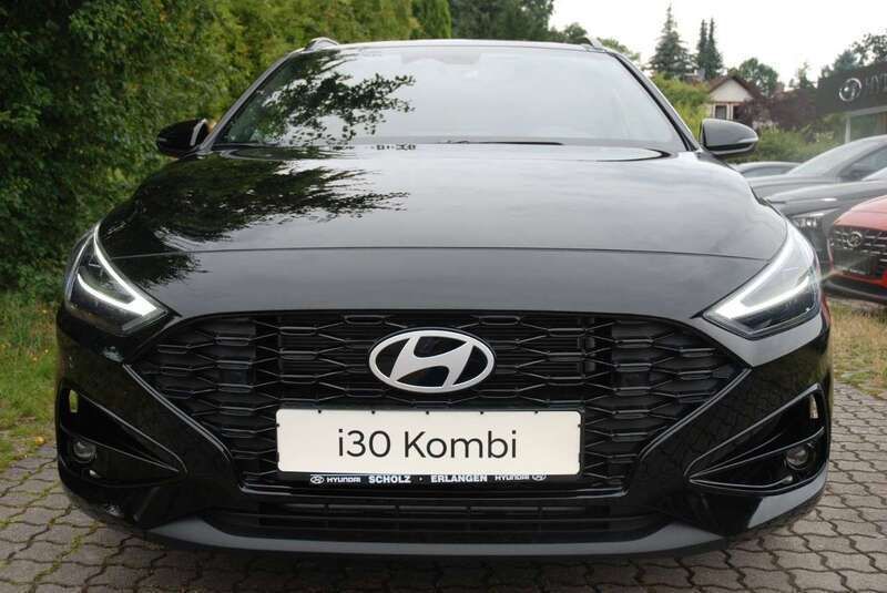 Gebraucht Hyundai i30 Advantage 140 PS (102 kW) 2024 Abyss black Kombi