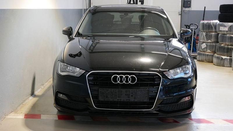 Schwarz Gebraucht 2015 Audi A3 Sportback S-Line Kleinwagen | 9.999 € (Etwas zu teuer) - Bild 1/4