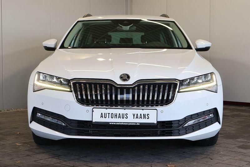 Gebraucht Skoda Superb Ambition 150 PS (110 kW) 2022 Weiß Limousine