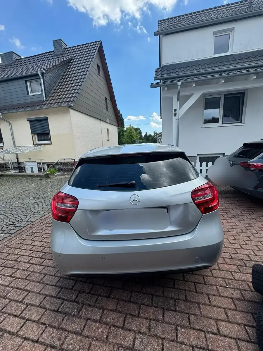 Gebraucht Mercedes A180 122 PS (89 kW) 2014 Grau Kleinwagen
