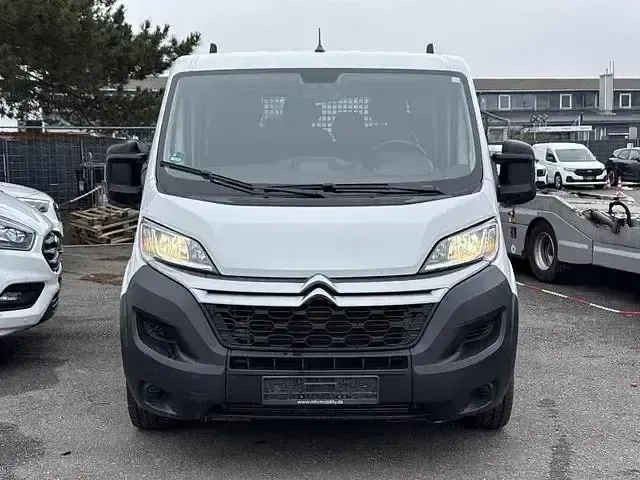 Gebraucht Citroën Jumper 140 PS (102 kW) 2023 Lackierung weiss icy/deckende lackierung Van / Kleinbus