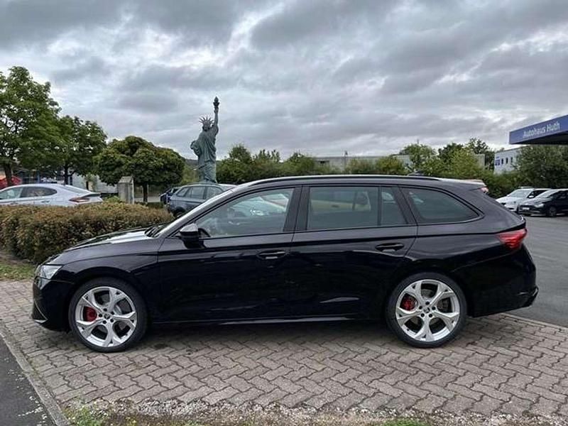 Neu Skoda Octavia RS 265 PS (194 kW) 2025 Schwarzmagic perleffekt Kombi