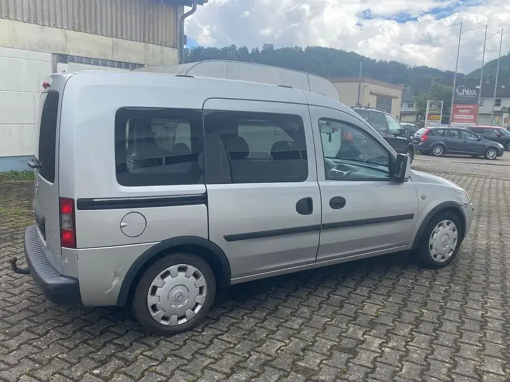Gebraucht Opel Combo Edition 90 PS (66 kW) 2007 Silber Van / Kleinbus