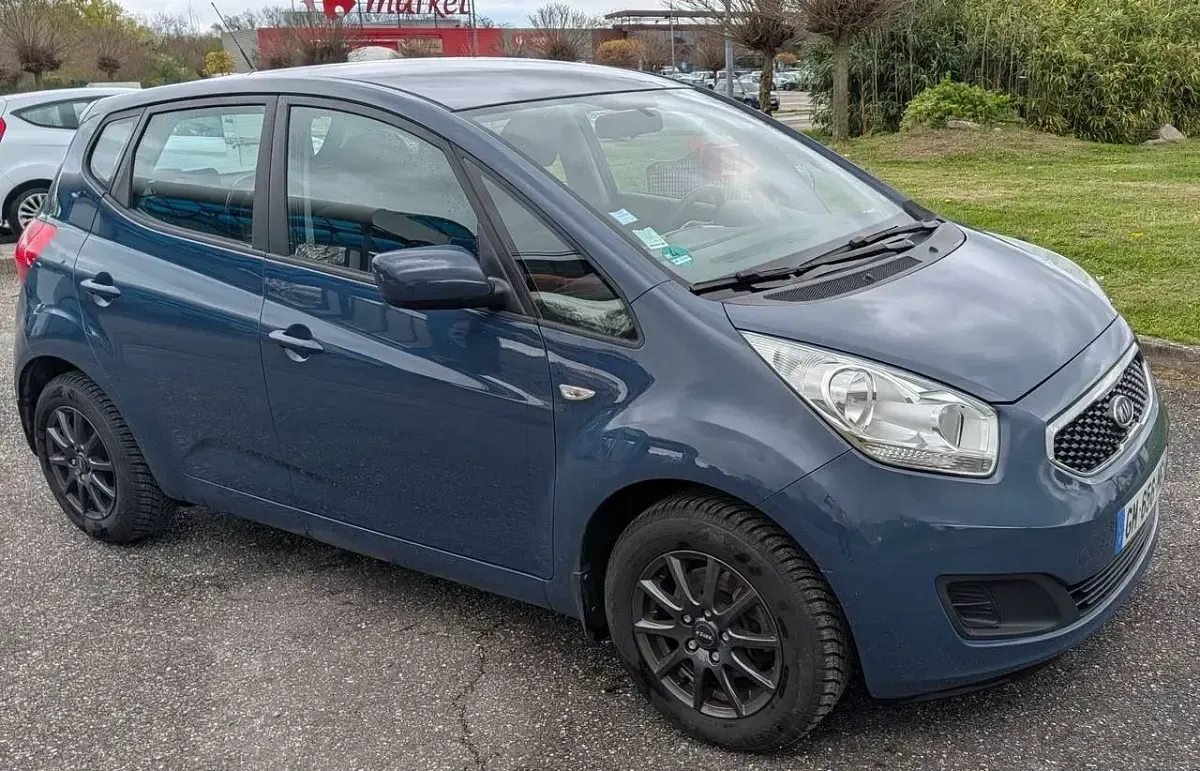 Gebraucht Kia Venga Attract 90 PS (66 kW) 2012 Blau Kleinwagen
