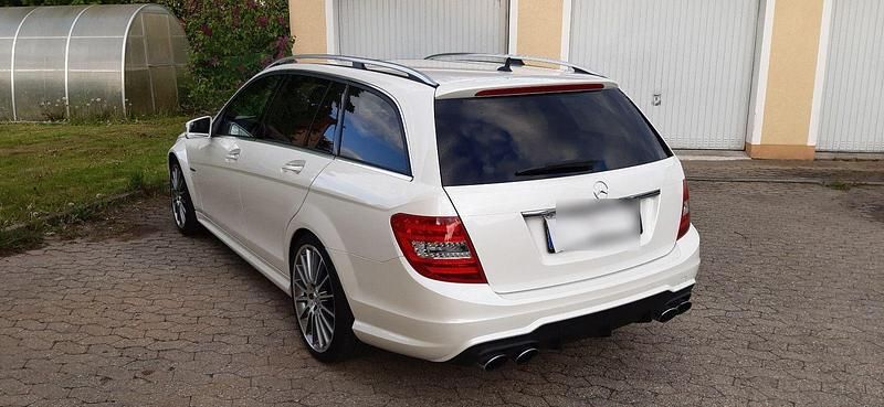 Weiß Gebraucht 2013 Mercedes C63 AMG AMG Kombi | 61.000 € - Bild 1/4