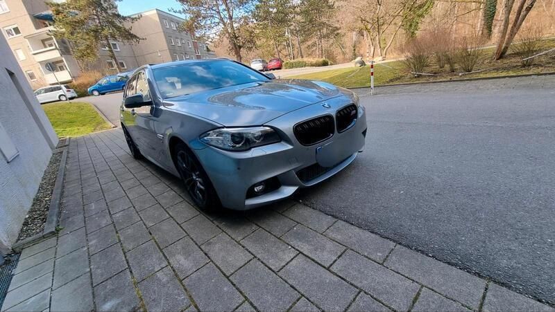 Grau Gebraucht 2016 BMW 520 M Sport Kombi | 15.000 € - Bild 1/4