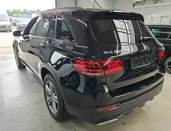 Gebraucht Mercedes GLC300de 194 PS (142 kW) 2022 Schwarz SUV