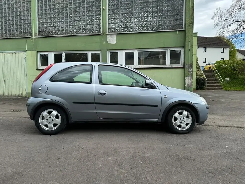 Gebraucht Opel Corsa 75 PS (55 kW) 2004 Silber Kleinwagen