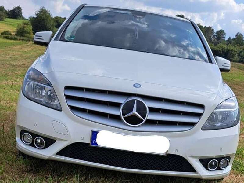 Weiß Gebraucht 2014 Mercedes B180 Edition Van / Kleinbus | 7.900 € (Fairer Preis) - Bild 1/4