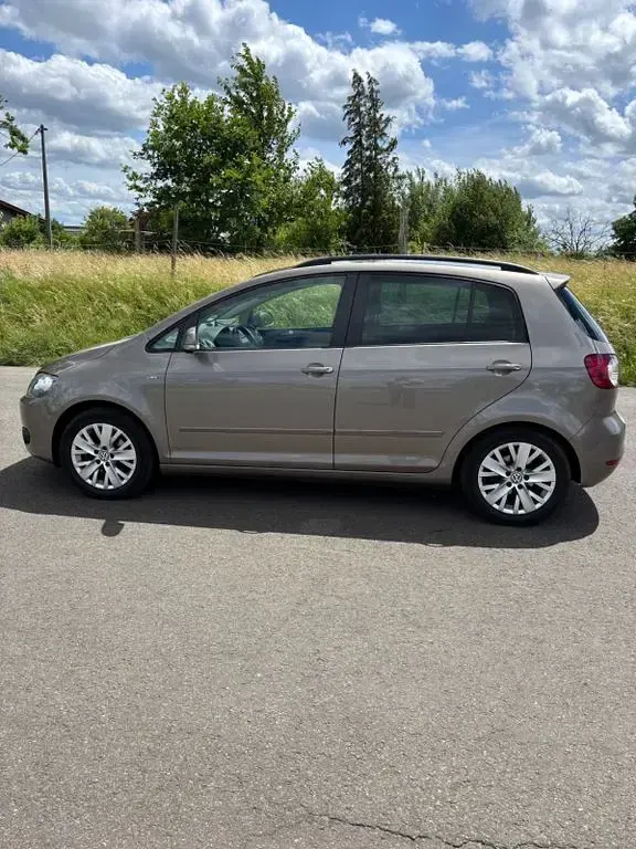 Gebraucht VW Golf Plus Cross Life 105 PS (77 kW) 2013 Braun Van / Kleinbus