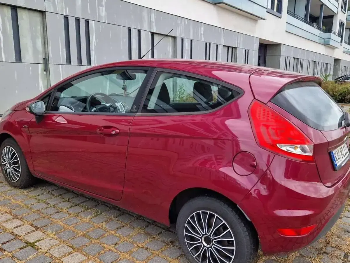 Gebraucht Ford Fiesta Champions Edition 60 PS (44 kW) 2012 Rot Kleinwagen
