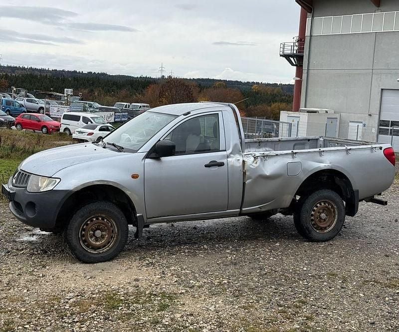Silber Gebraucht 2007 Mitsubishi L200 Inform Abholung | 5.350 € - Bild 1/4