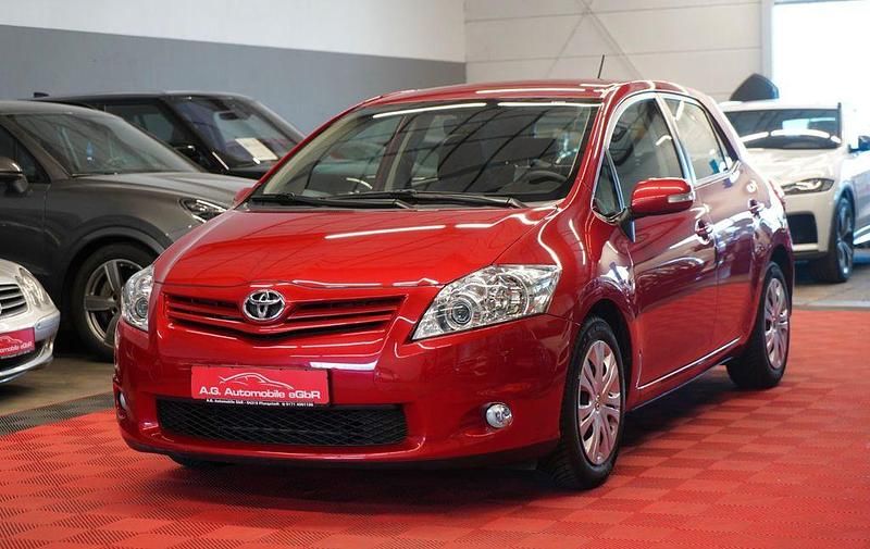 Rot Gebraucht 2011 Toyota Auris Life+ Limousine | 8.950 € (Fairer Preis) - Bild 1/4