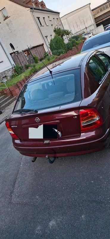 Rot Gebraucht 2003 Opel Astra Limousine | 2.000 € (Fairer Preis) - Bild 1/4
