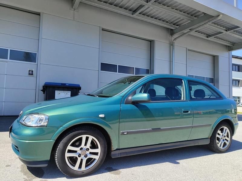 Second-hand Opel Astra 103 CP (75 kW) 2002 Verde Hatchback