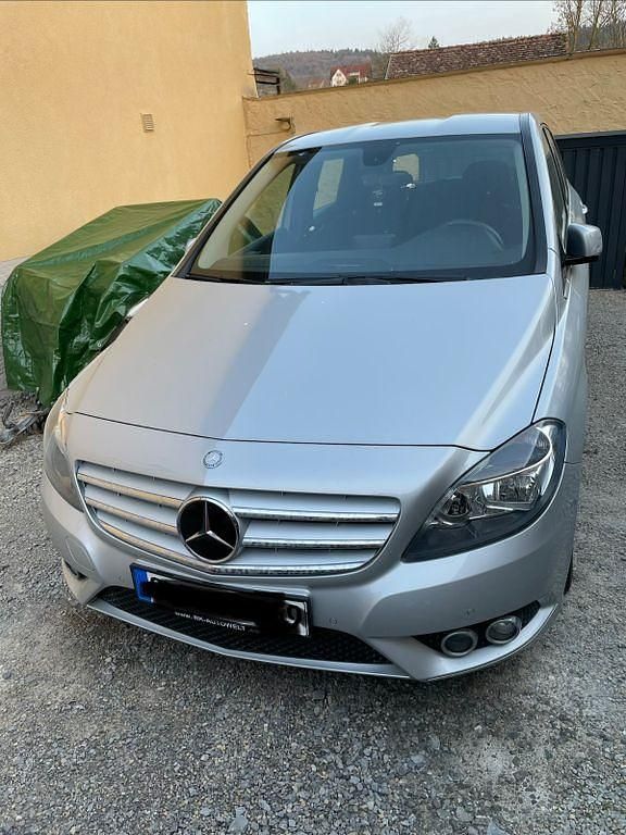 Gebraucht Mercedes B200 156 PS (114 kW) 2012 Silber Van / Kleinbus