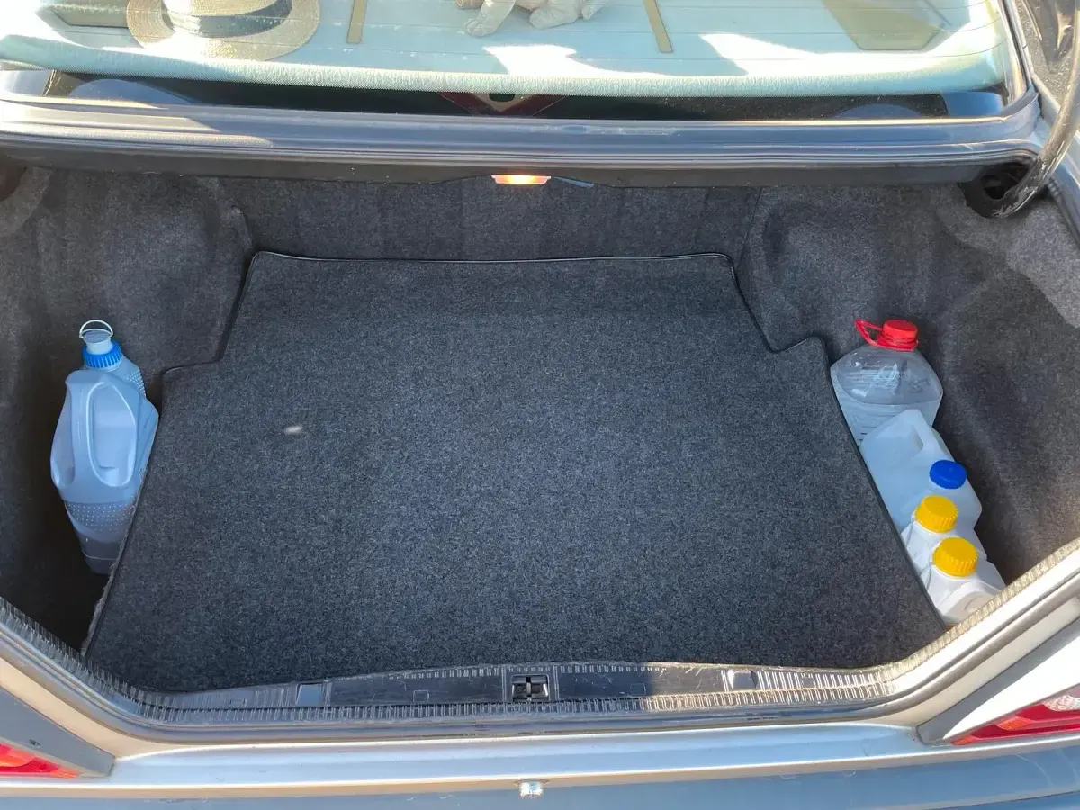 Gebraucht Mercedes 230 132 PS (97 kW) 1988 Gold Limousine