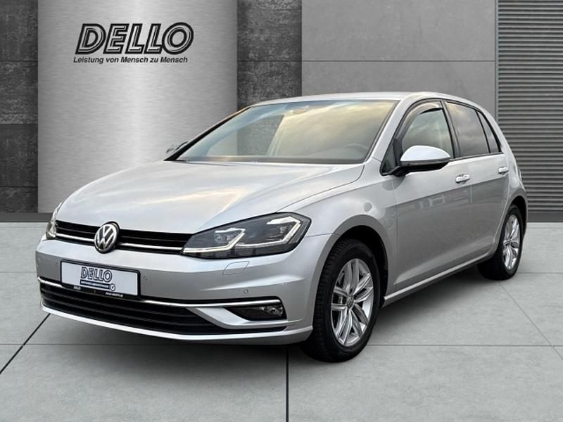 Silber Gebraucht 2018 VW Golf VII Comfortline Kleinwagen | 13.990 € (Superpreis) - Bild 1/1