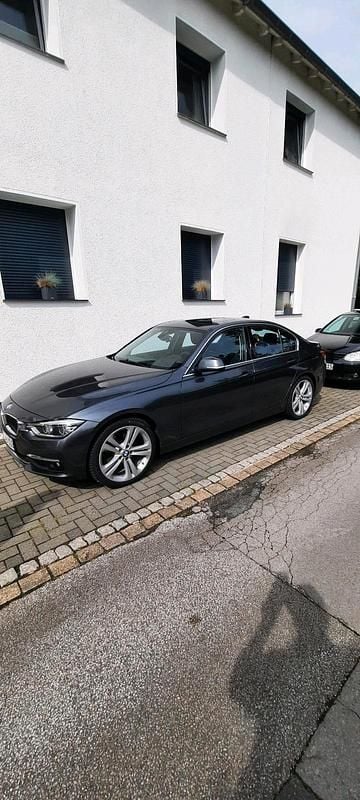 Grau Gebraucht 2016 BMW 320 Limousine | 13.990 € (Guter Preis) - Bild 1/4