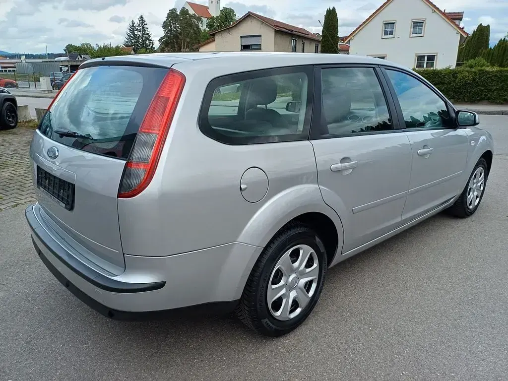 Gebraucht Ford Focus 101 PS (74 kW) 2007 Silber Limousine