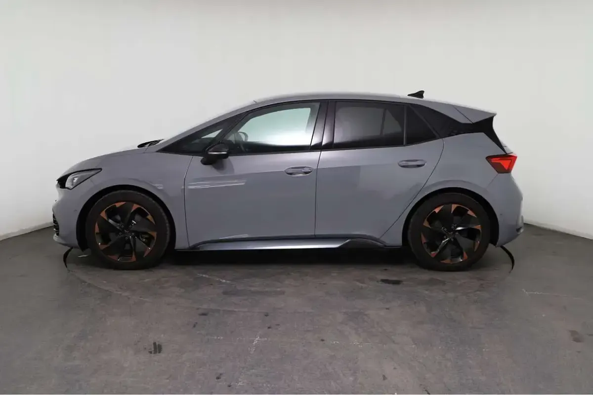 Gebraucht Cupra Born e-Boost 169 kW (231 PS) 2022 Mondsteingrau Kleinwagen
