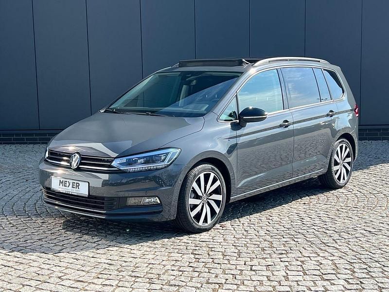 Gebraucht VW Touran Highline 150 PS (110 kW) 2025 Delfingrau metallic Van / Kleinbus