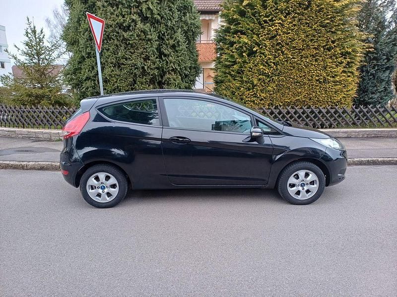 Gebraucht Ford Fiesta Trend 90 PS (66 kW) 2010 Schwarz Kleinwagen