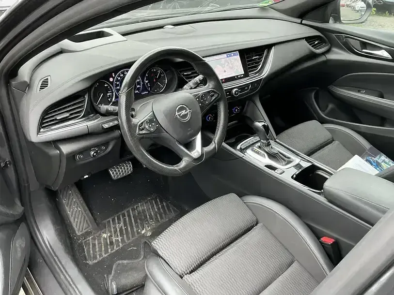 Gebraucht Opel Insignia Elegance 174 PS (127 kW) 2023 Mondstein grau/e:vulkan grau Kombi
