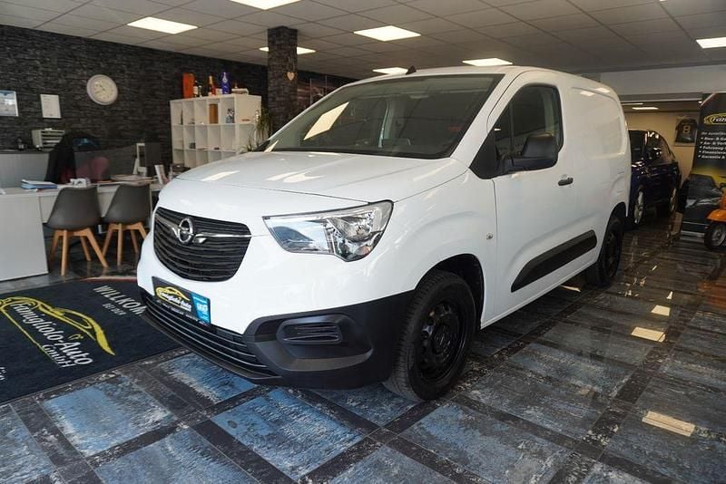 Używany Opel Combo Selection 102 KM (75 kW) 2020 Biały Minivan