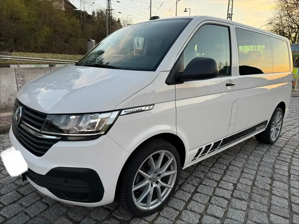 Gebraucht VW Multivan 110 PS (80 kW) 2021 Weiß Van / Kleinbus