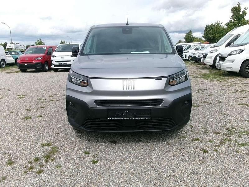 Neu Fiat Doblò 110 PS (80 kW) 2025 Grau Van / Kleinbus