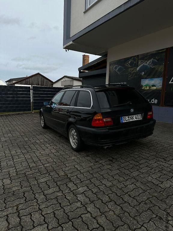 Gebraucht BMW 325 M Sport 192 PS (141 kW) 2002 Schwarz Kombi
