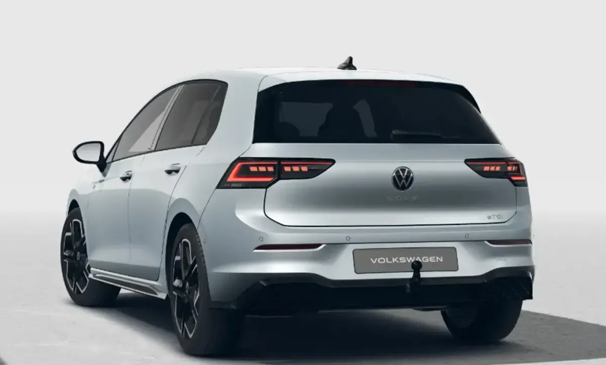 Neu VW Golf VIII R-line 150 PS (110 kW) 2026 Oyster silver Limousine