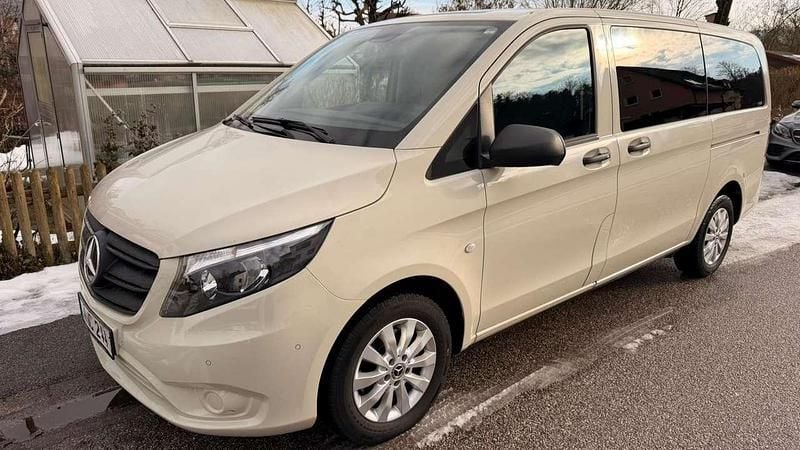 Grau Gebraucht 2020 Mercedes Vito Van | 27.799 € (Guter Preis) - Bild 1/4