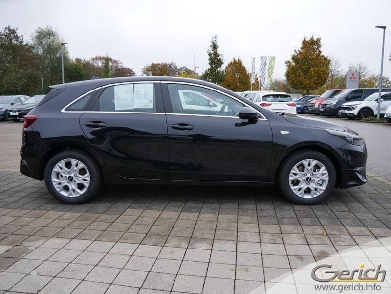Neu Kia Ceed Comfort 159 PS (116 kW) 2025 Schwarz Kleinwagen